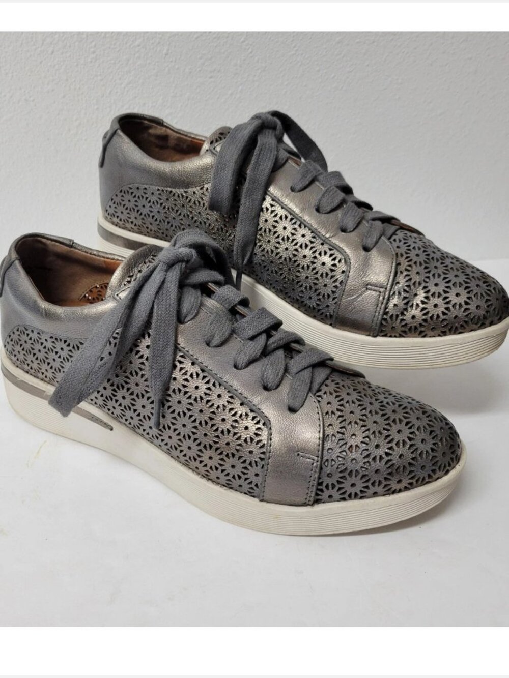 Gentle Souls Haddie 3 Pewter Perforated Leather Shoe Sneakers Women US 9.5M